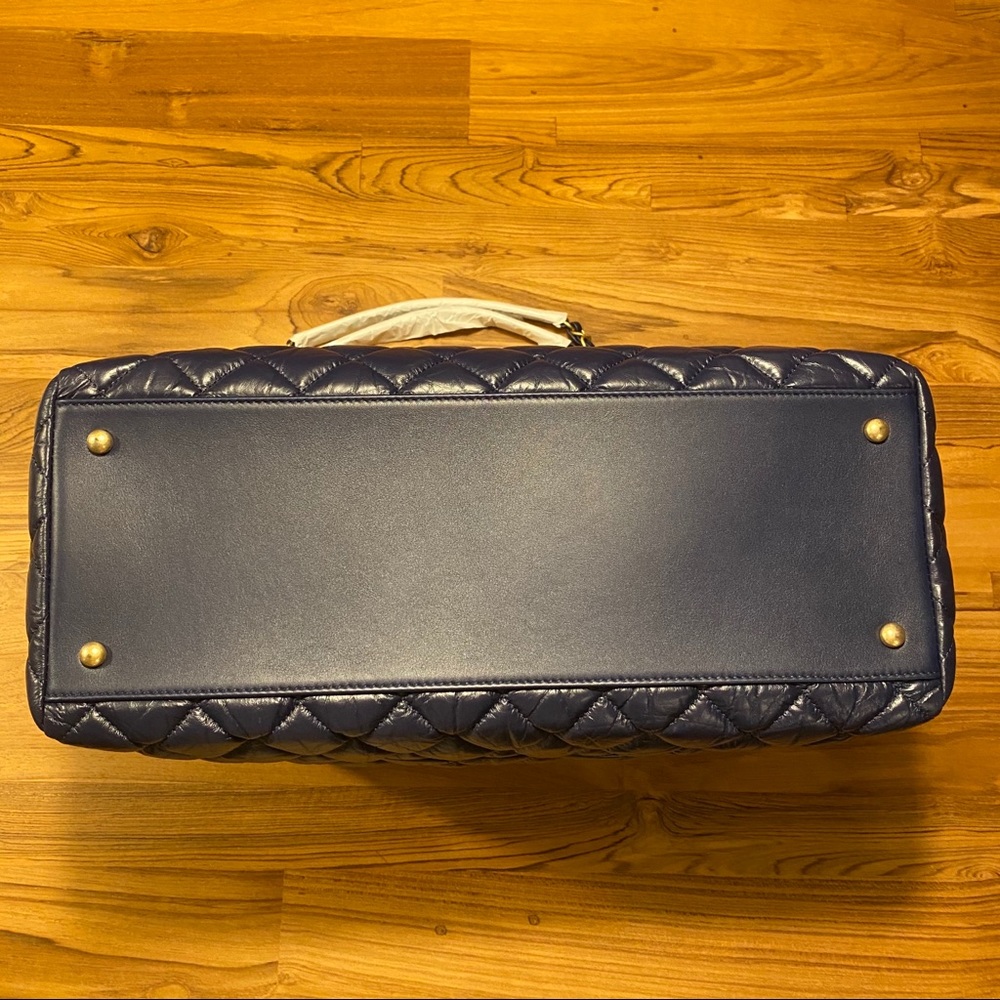 🚫SOLD🚫 BNWT Chanel Large Shopping Tote Navy GHW - Picture 5 of 10